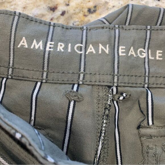 American Eagle Olive Green pin stripe Cropped Pants Size 4 - Picture 8 of 10
